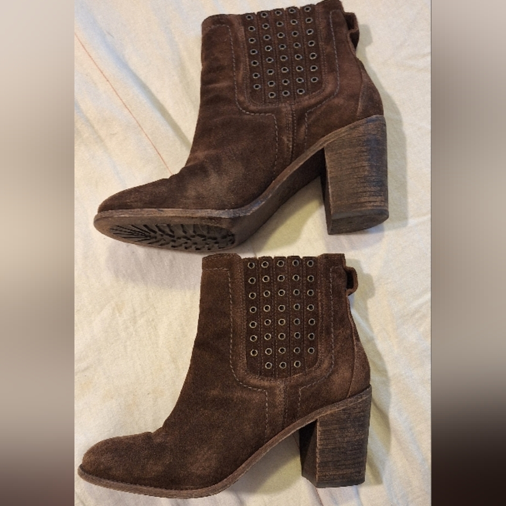 Trask women's boots size 9 brown suede